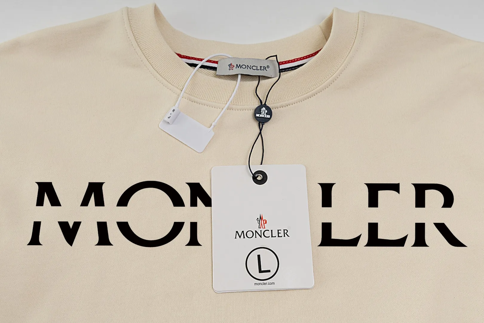【 Quality】 【🎉 🎊】 【 MONCLER】【In Stock 】 🏅2024 New Arrival Premium 3D LOGO ， ， Premium ⚠️ ： 460 ， 21S 10S 26/2 1*1 ！ ， ， ， ， ， ！ Same Style ✔ Same Style： ❗ ✔【 Same Style， In Stock！】 ➡Size：S M L XL XXL ➡ ：Black White ⚠️Size Size